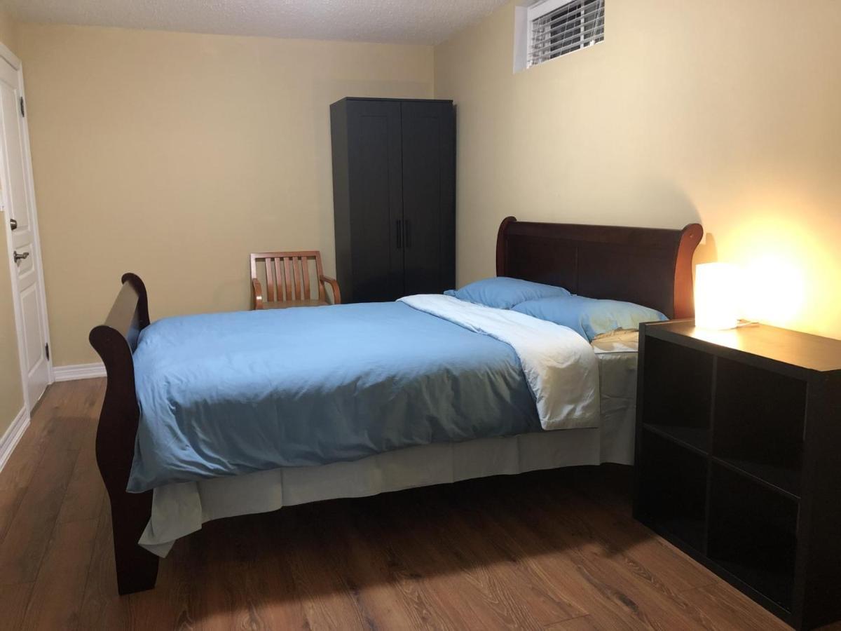 Spacious 2 Bedroom Guest Suite トロント エクステリア 写真