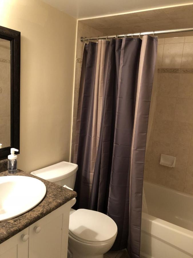 Spacious 2 Bedroom Guest Suite トロント エクステリア 写真