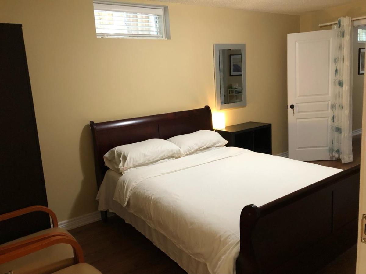 Spacious 2 Bedroom Guest Suite トロント エクステリア 写真