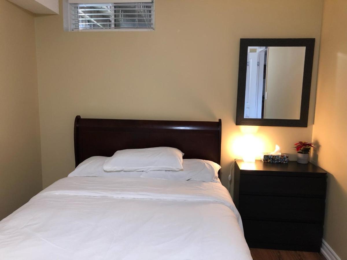 Spacious 2 Bedroom Guest Suite トロント エクステリア 写真