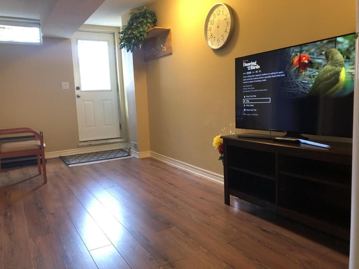 Spacious 2 Bedroom Guest Suite トロント エクステリア 写真